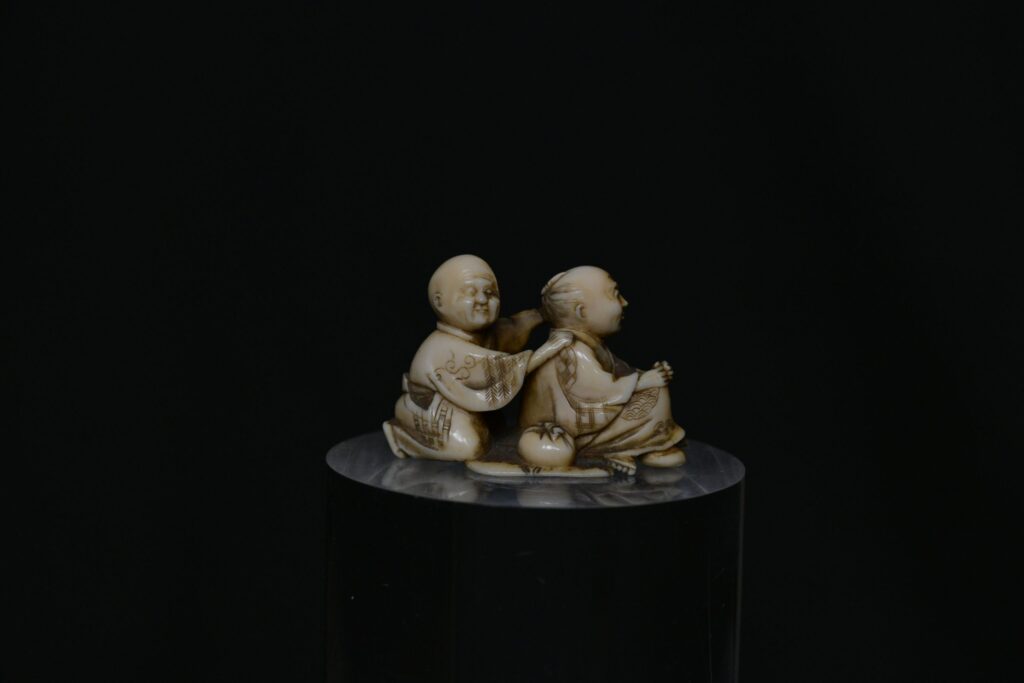 Netsuke Massaggio Cieco in Avorio