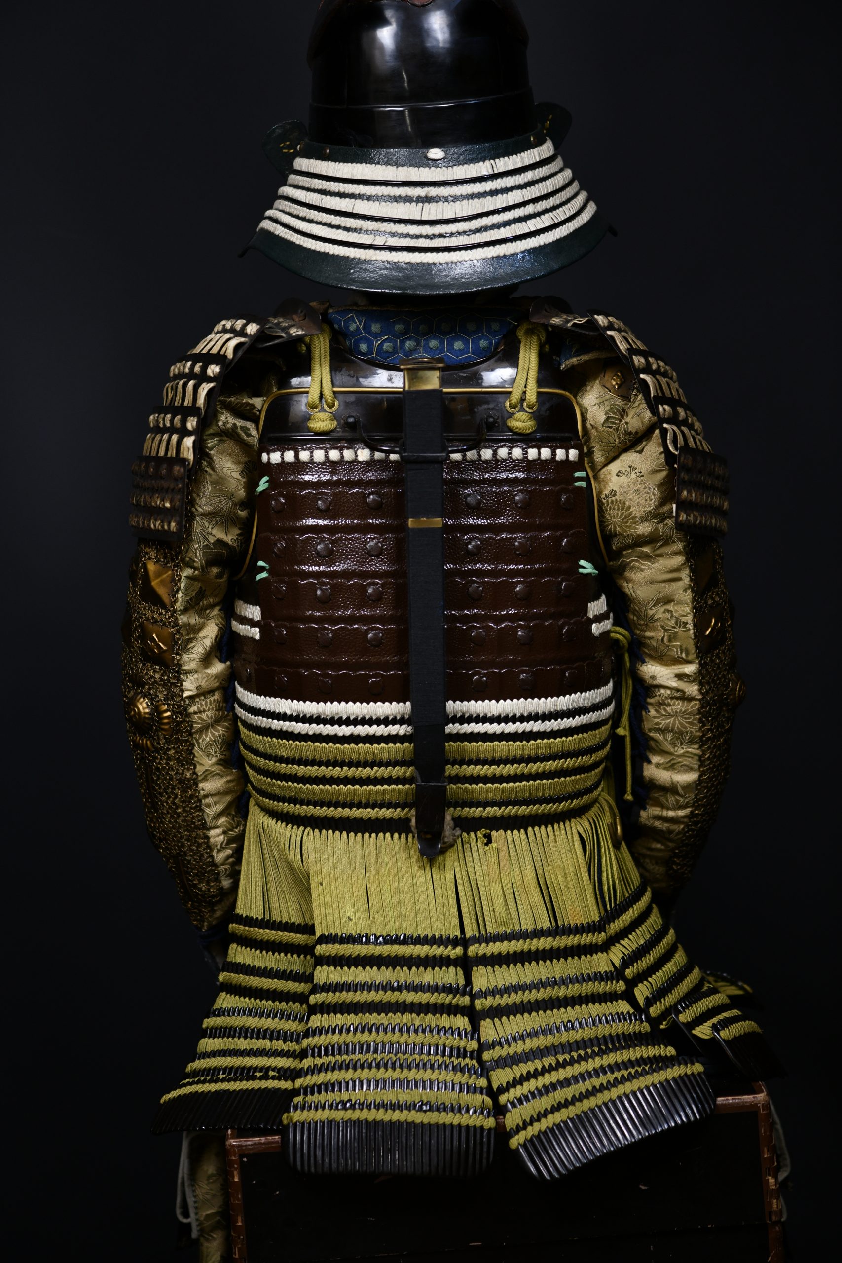 Gusoku pheasant kawari kabuto