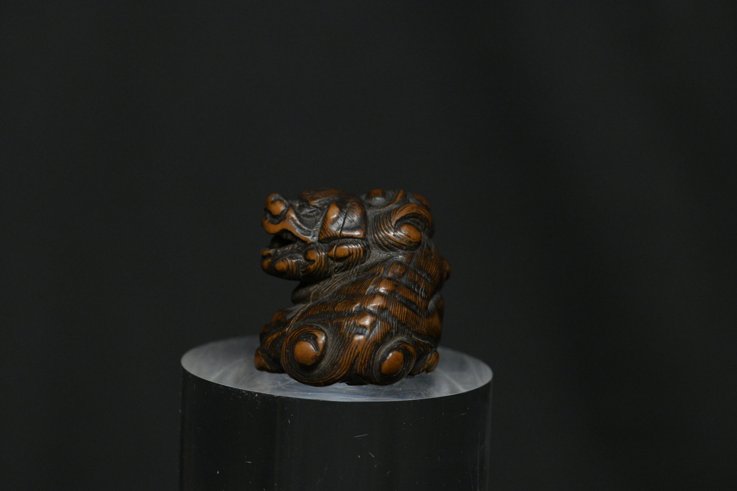 Netsuke Shishi dog wood