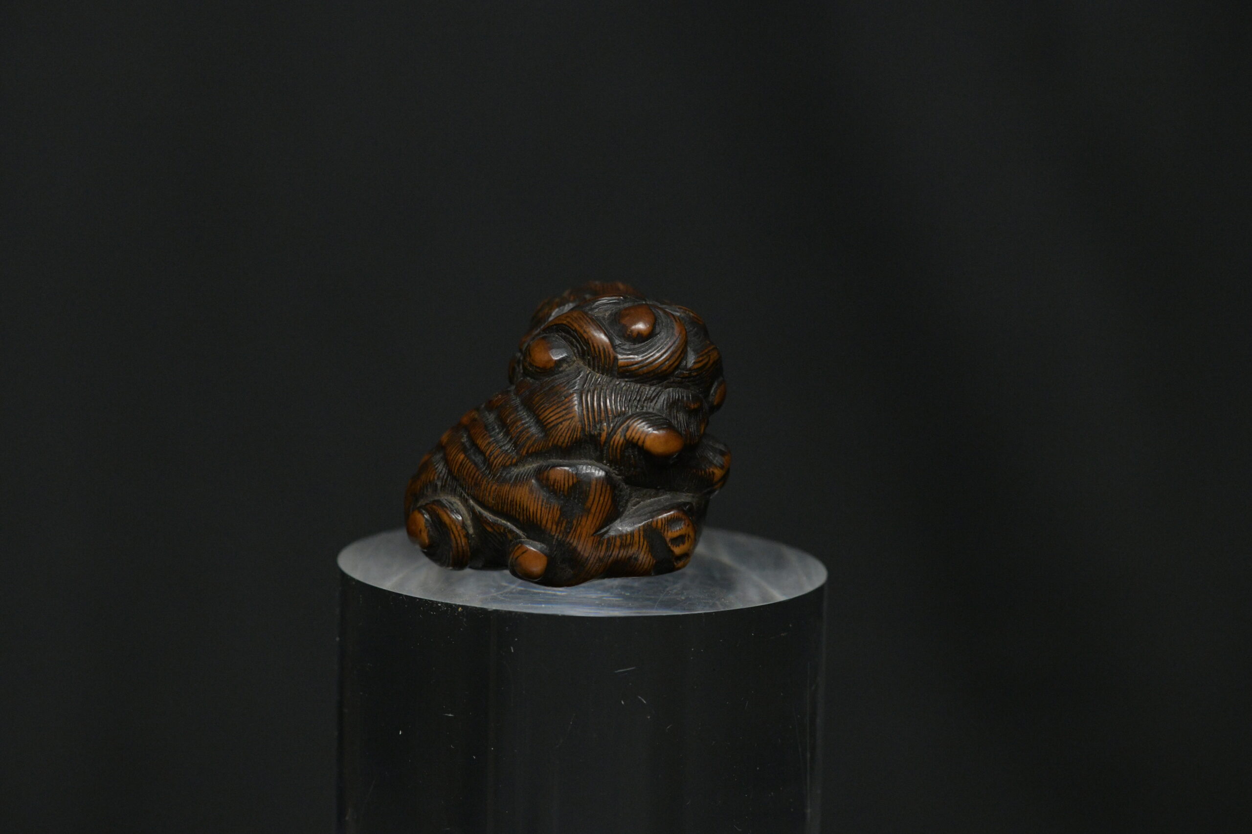 Netsuke Shishi dog wood