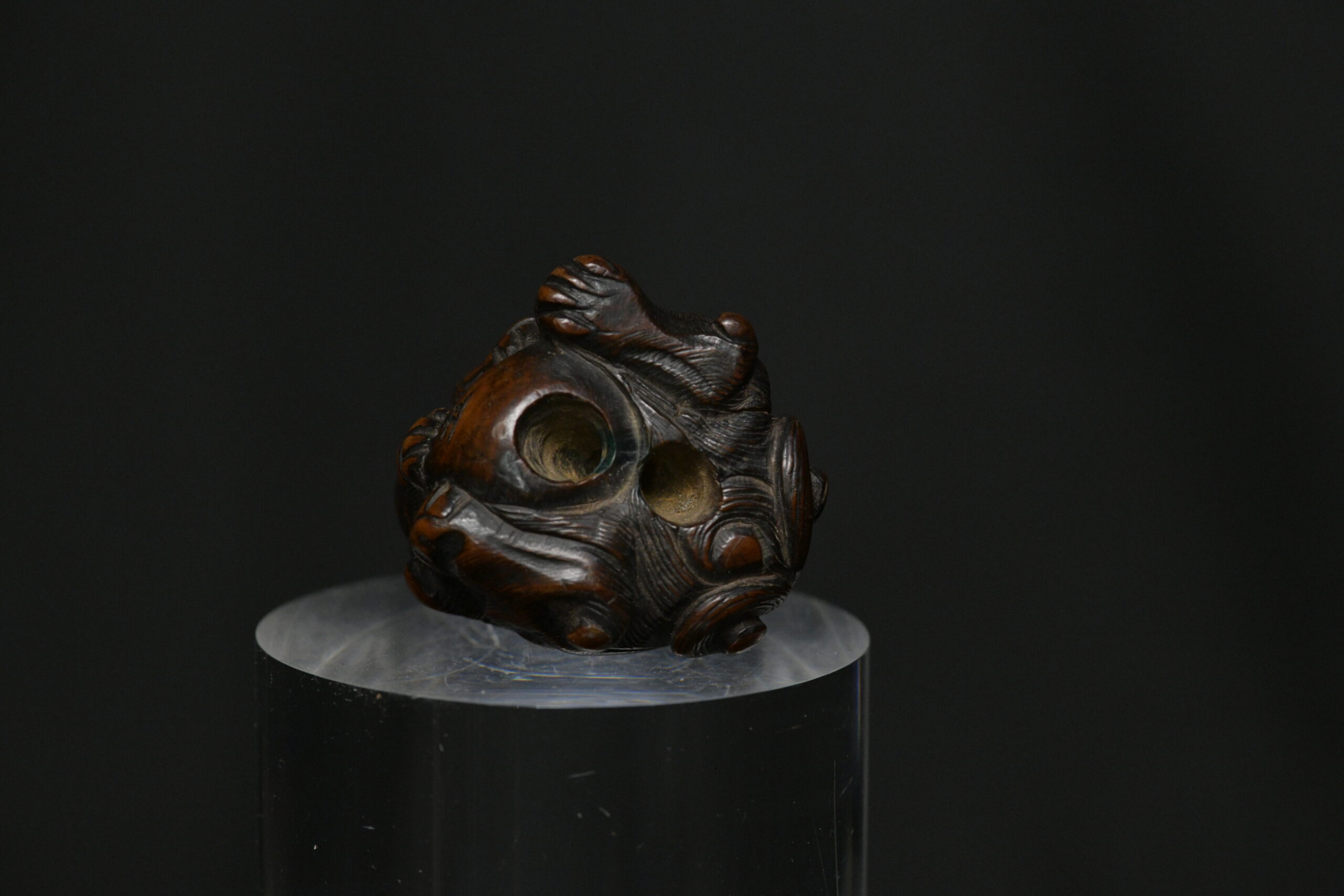 Netsuke Shishi dog wood