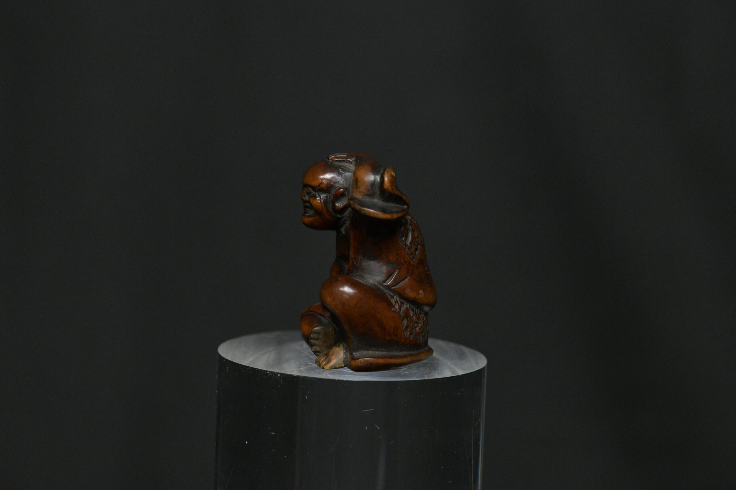 Netsuke sennin wood