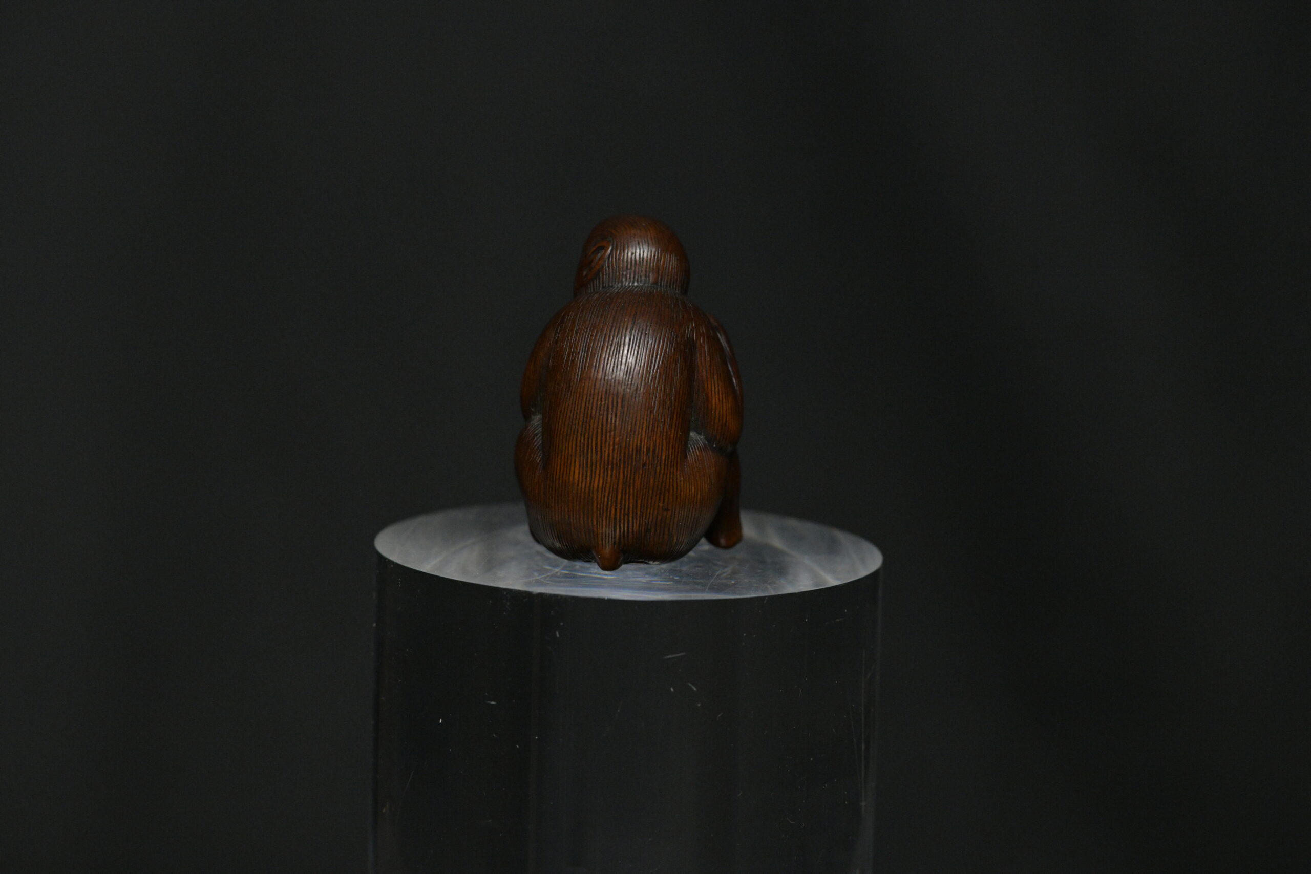 Netsuke monkey basquet wood