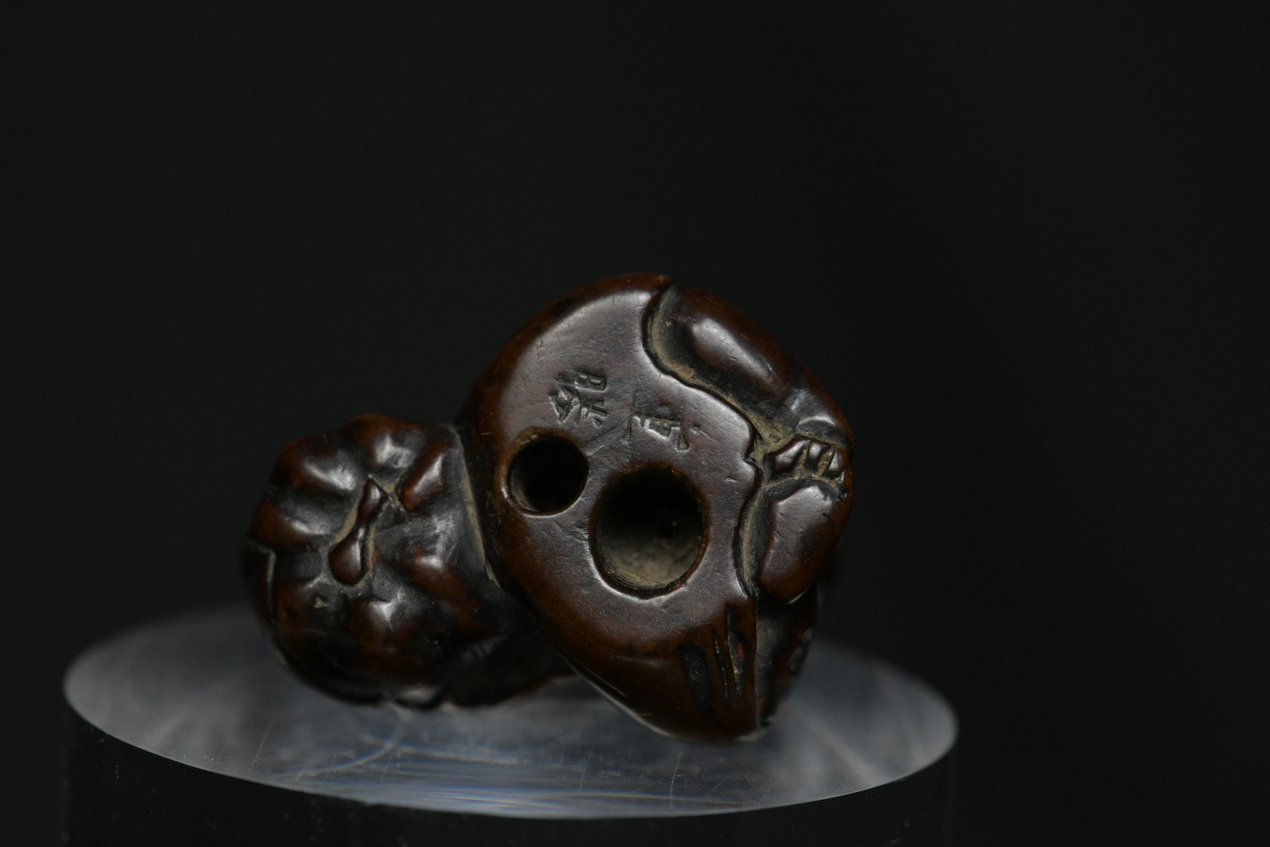 Netsuke man eye wood