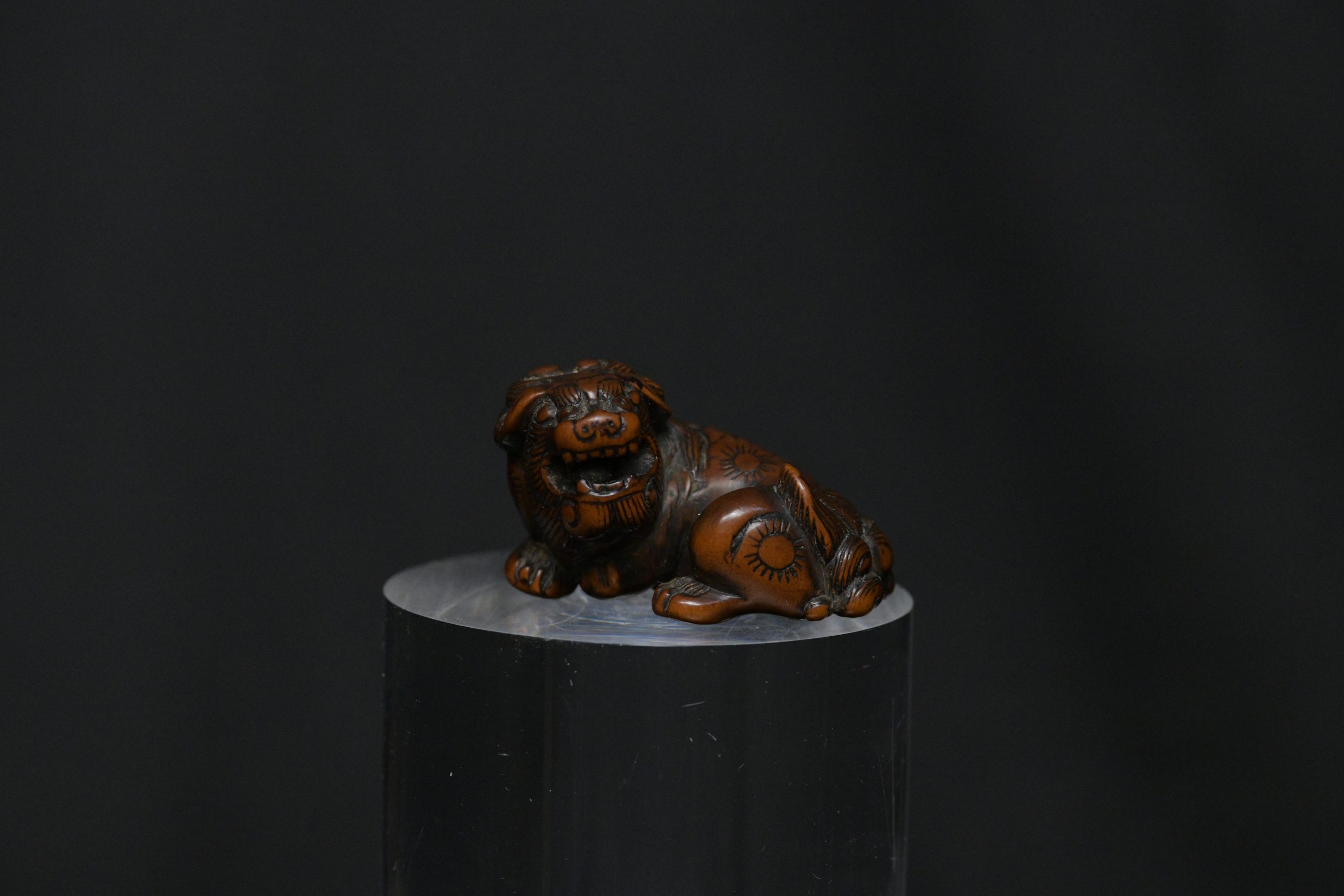 Netsuke Shishi III wood