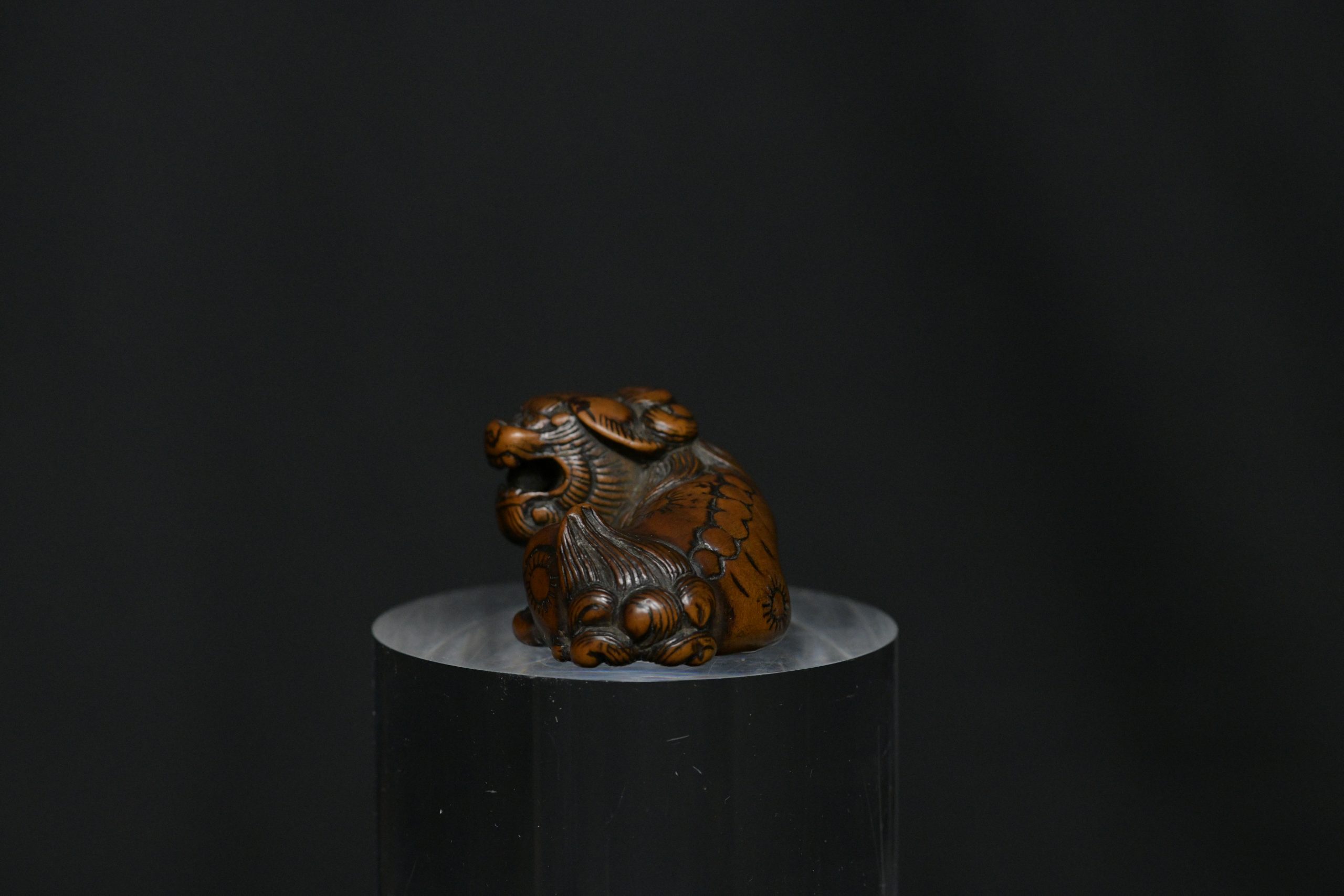 Netsuke Shishi III wood