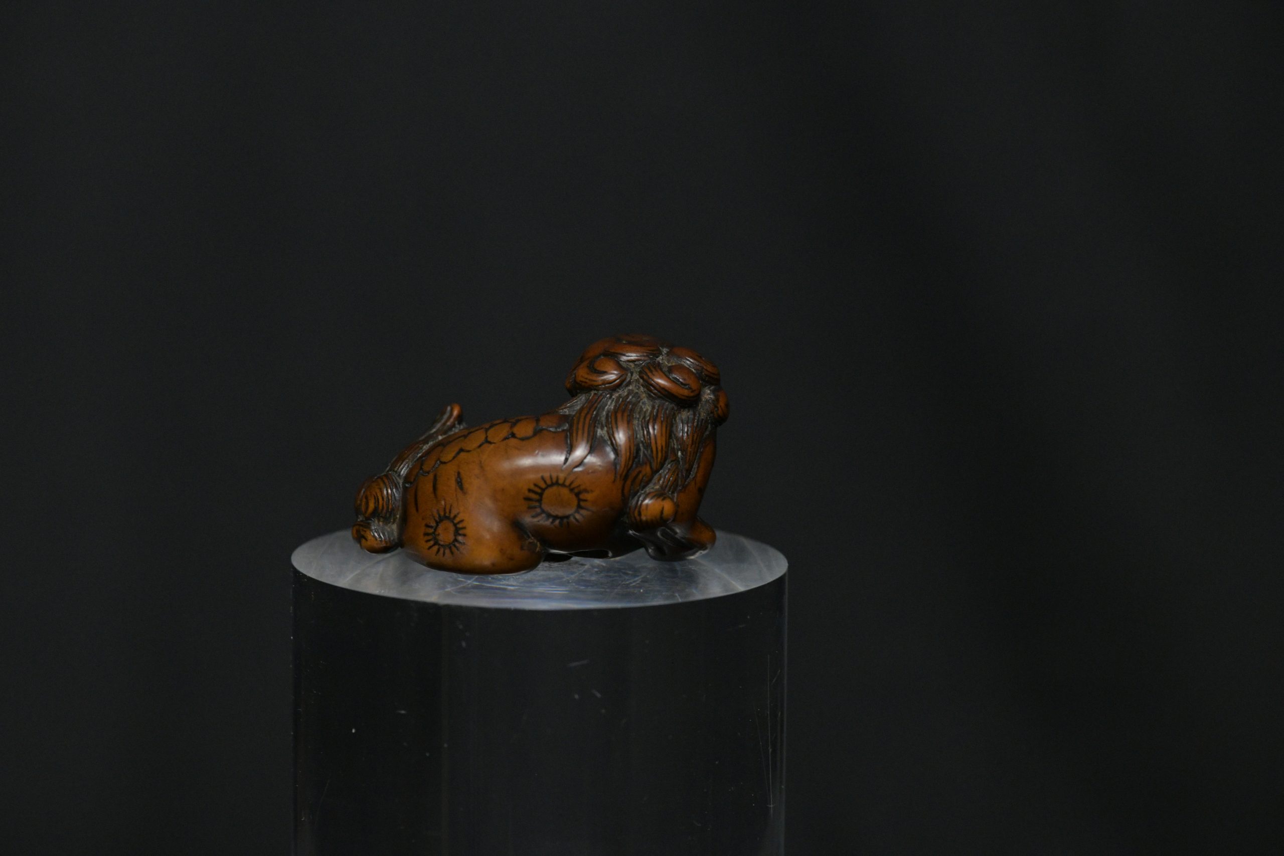 Netsuke Shishi III wood