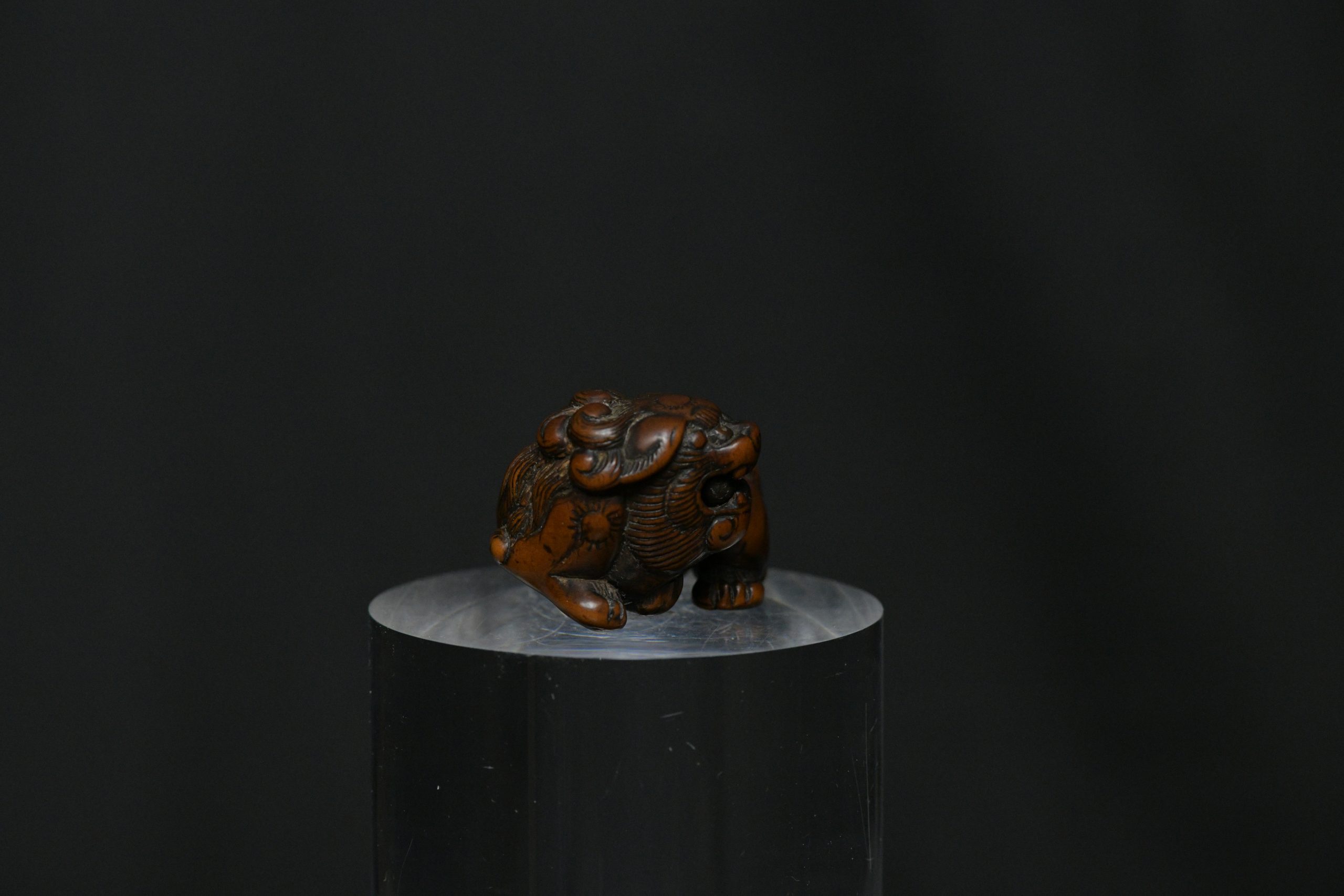Netsuke Shishi III wood