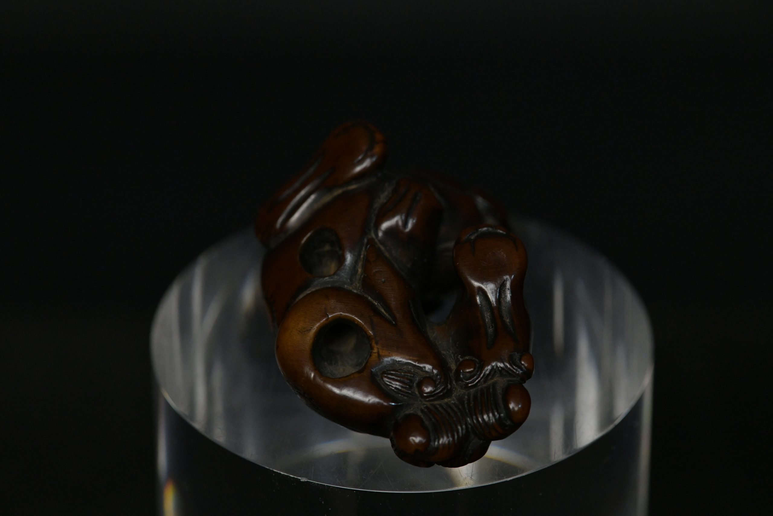 Netsuke Shishi III wood