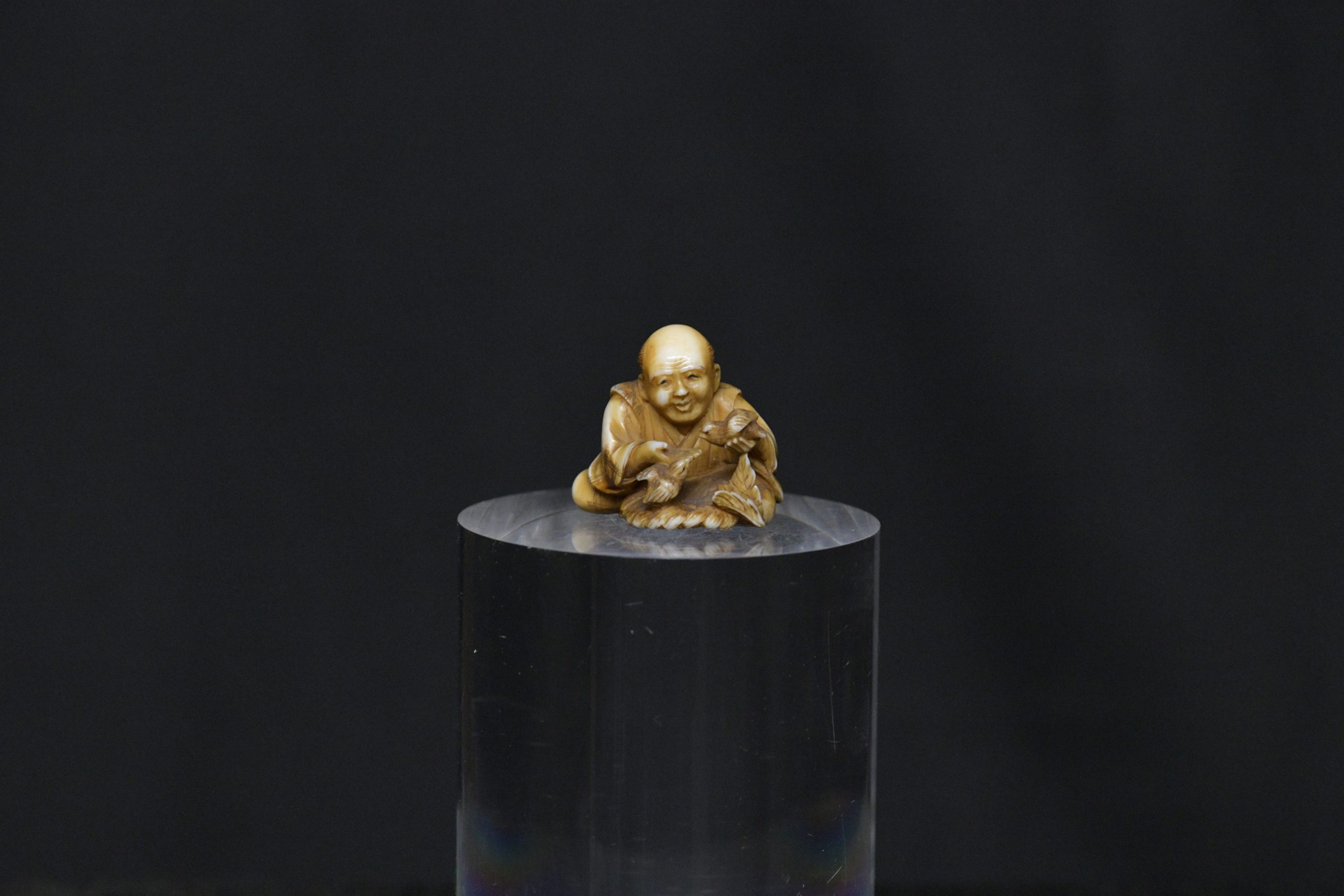 Netsuke Elder and bird ivory