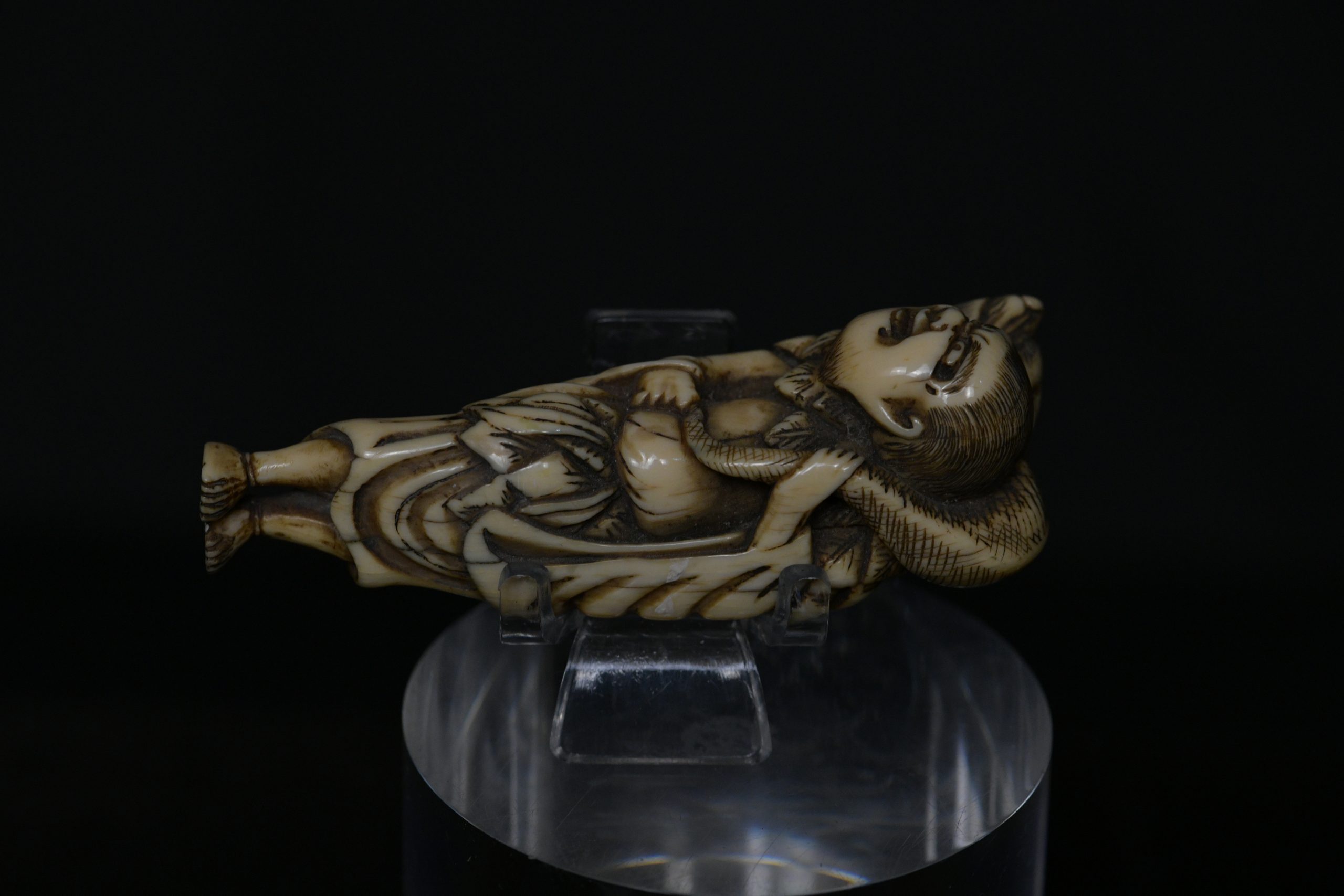 Netsuke seinnen drafon ivory