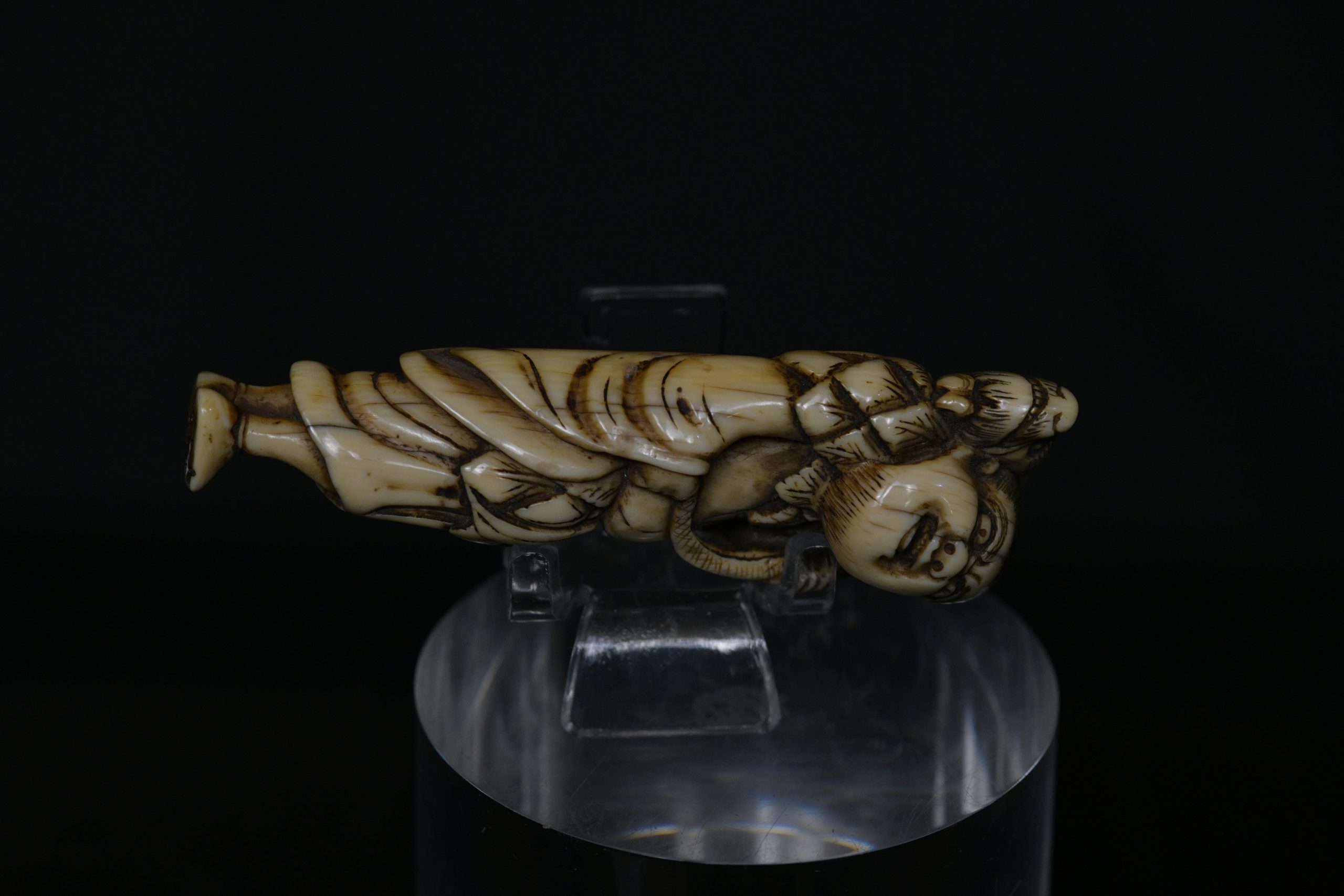 Netsuke seinnen drafon ivory