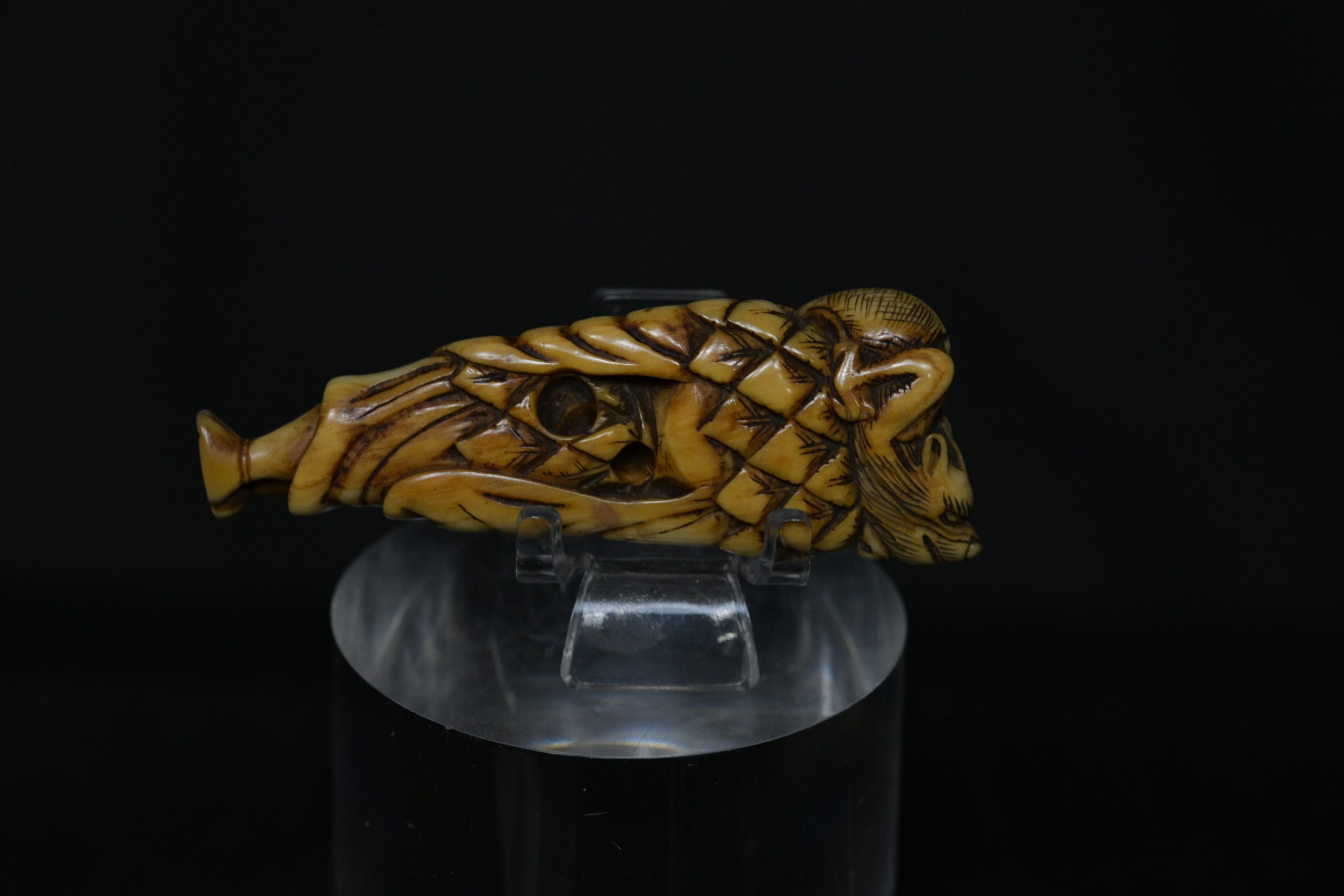 Netsuke seinnen drafon ivory