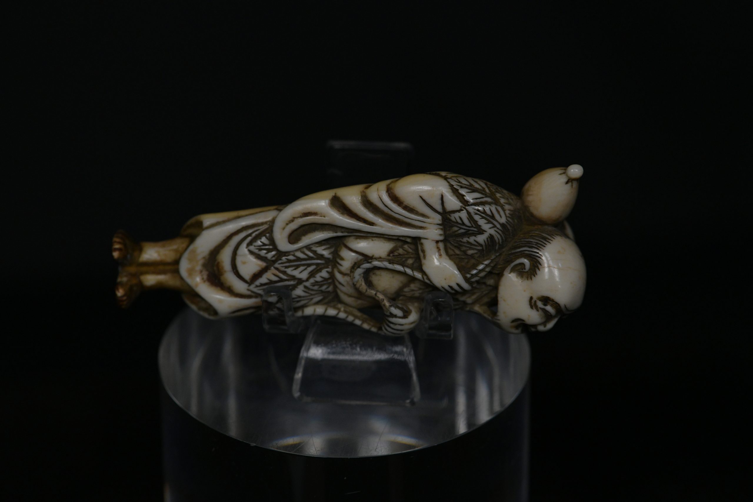 Netsuke seinnen pumpkin ivory