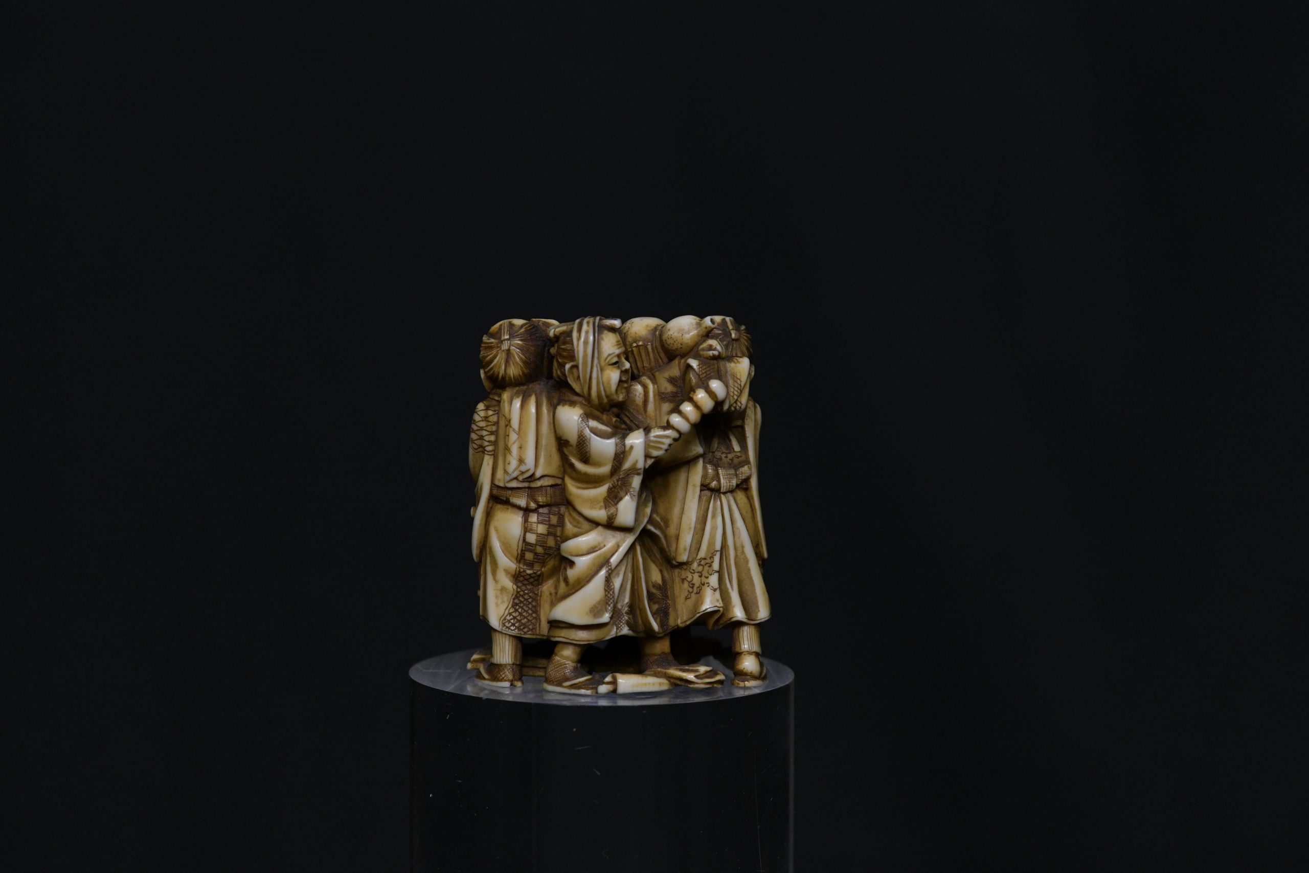 Okimono festivity men ivory