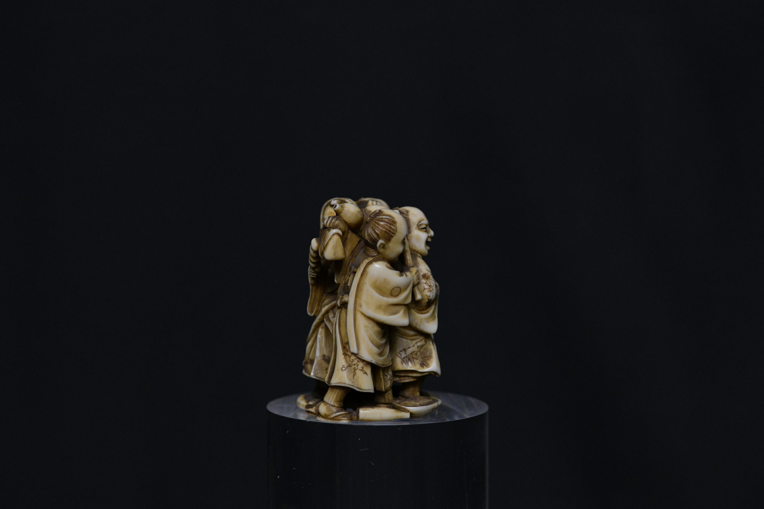 Okimono festivity men ivory