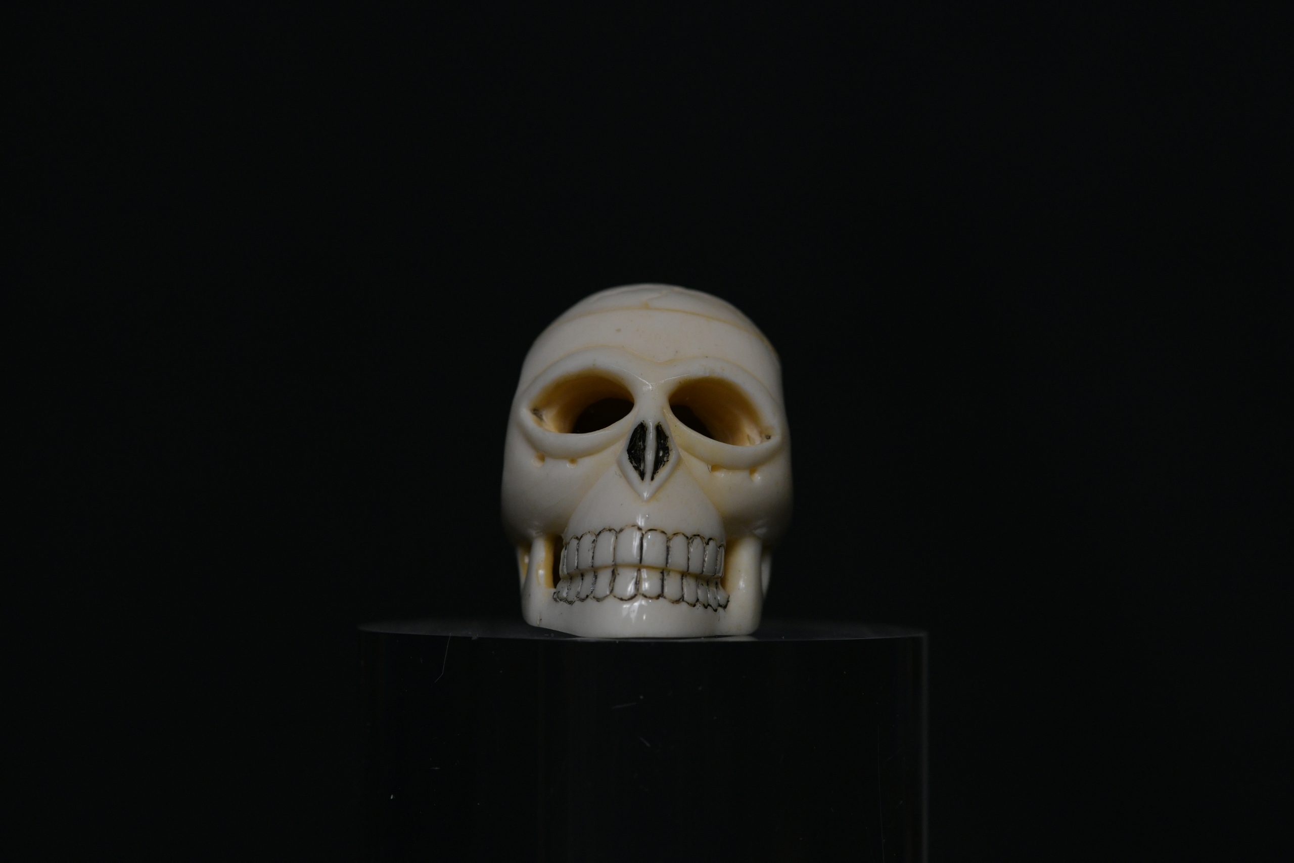 Netsuke Skull ivory