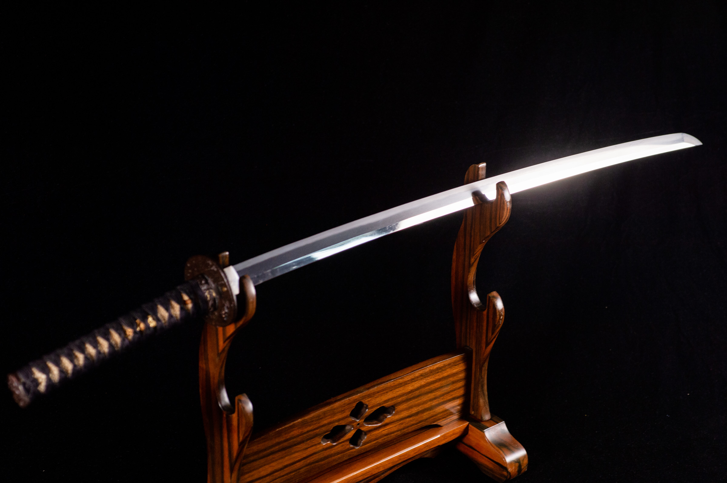Nihonto katana "Yasutsugu" with Aoi mon NBTHK Tokobetsu Hozon - Image 3
