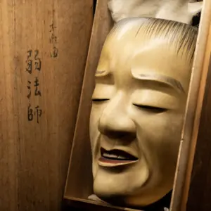 Nō-masker Yoroboshi met doos