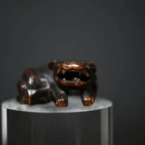 Netsuke Shishi van hout