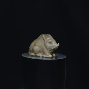 Netsuke wild zwijn van ivoor