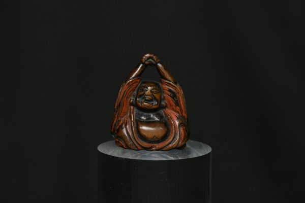 Netsuke Daruma en bois laqué